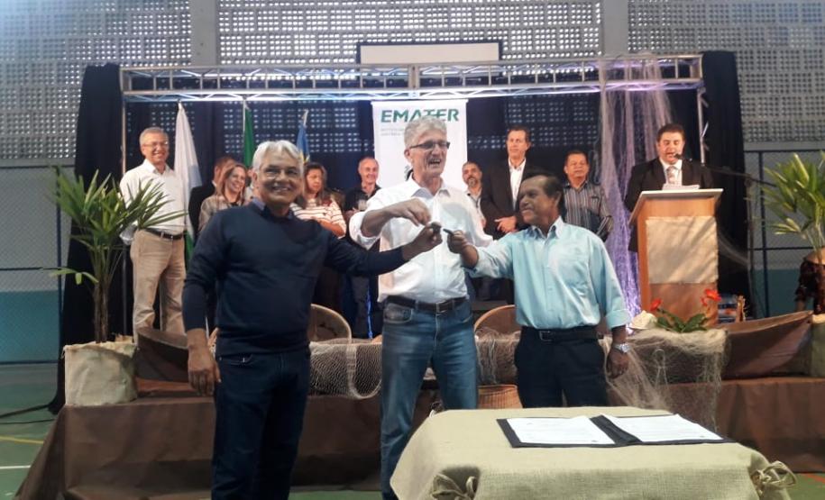 Governo entrega material para pescadores de Pontal do Paraná Governo entrega material para pescadores de Pontal do Paraná