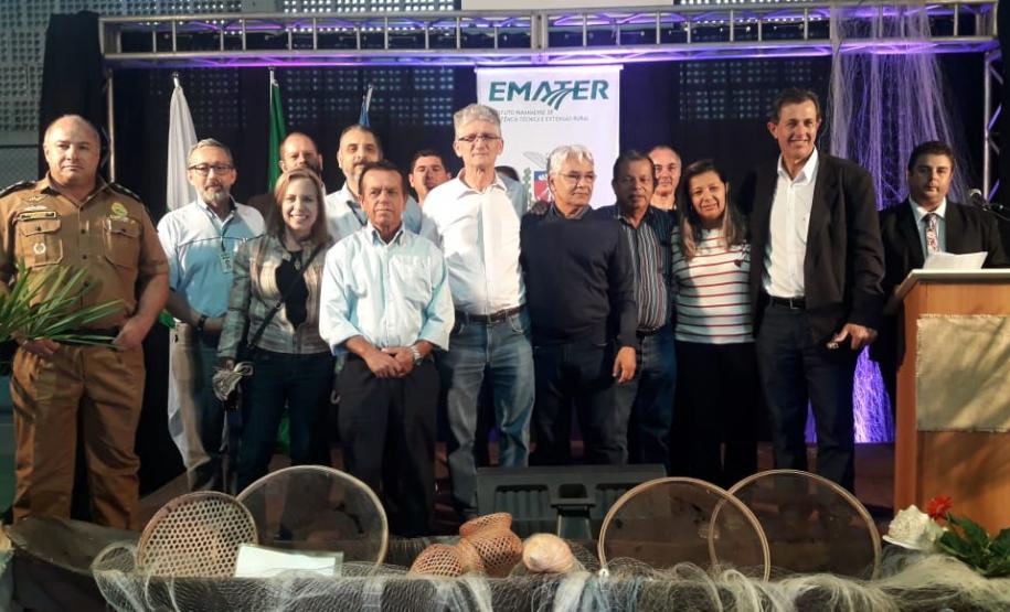 Governo entrega material para pescadores de Pontal do Paraná Governo entrega material para pescadores de Pontal do Paraná