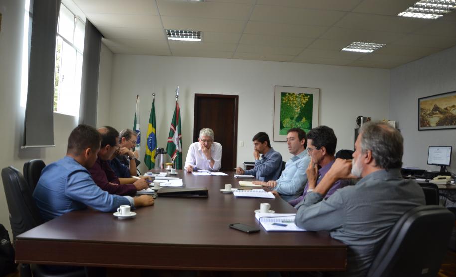 Governo do Estado vai dar apoio a fruticultores de Cerro Azul