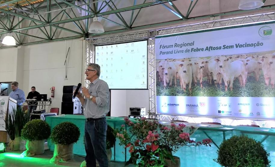 Paraná inicia os fóruns sobre o fim da vacinação contra aftosa Paraná inicia os fóruns sobre o fim da vacinação contra aftosa