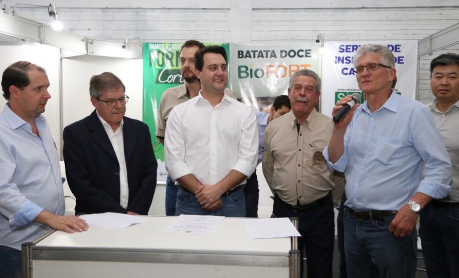 Oeste apoia busca do Paraná por área livre da aftosa sem vacinação Governador no Show Pecuário