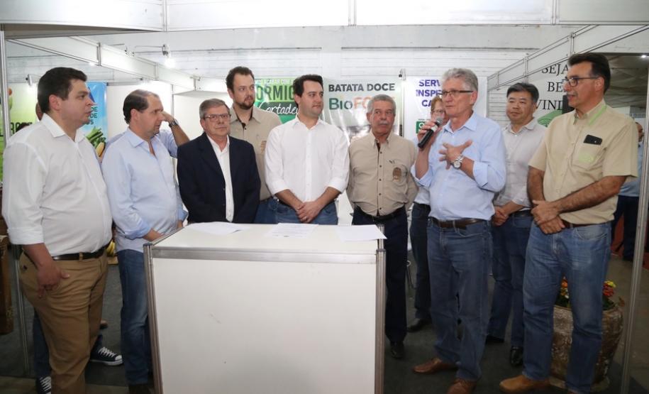 Oeste apoia busca do Paraná por área livre da aftosa sem vacinação Governador no Show Pecuário