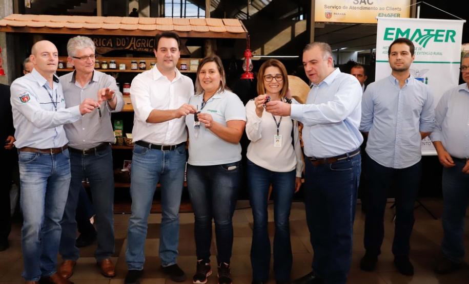 Governo repassa veículos e kits para ações sociais no campo governo entrega veiculos para ações sociais no campo