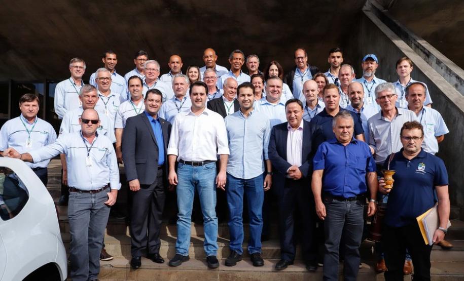 Governo repassa veículos e kits para ações sociais no campo governo entrega veículos para ações sociais no campo