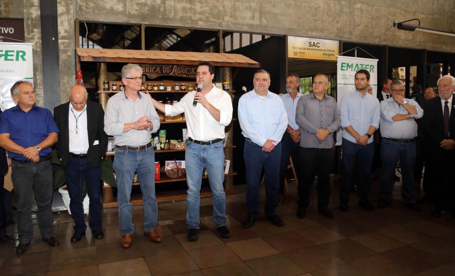 governo entrega veiculos para ações sociais no campo