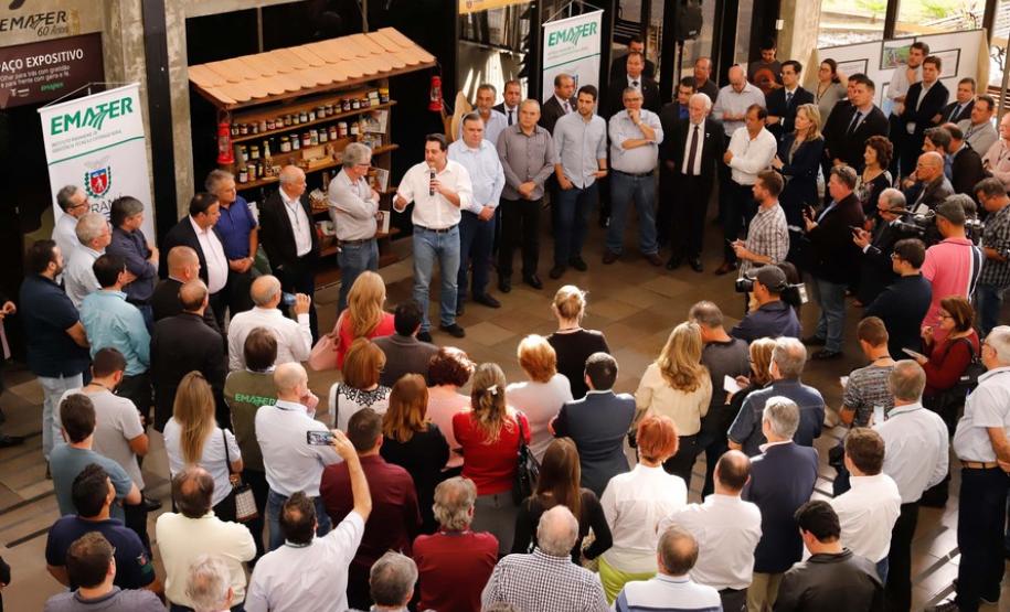 Governo repassa veículos e kits para ações sociais no campo governo repassa veiculos para ações sociais no campof