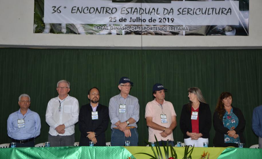 Cerca de 1,5 mil pessoas, entre produtores, técnicos, estudantes e representantes de empresas envolvidas com o setor, participaram do 36º Encontro Estadual de Sericicultura, em Iretama. O ganhe real em pequenas propriedades e as inovações atraem produtores jovens para a atividade.