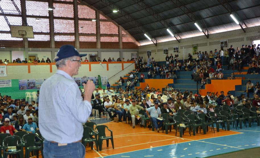 Cerca de 1,5 mil pessoas, entre produtores, técnicos, estudantes e representantes de empresas envolvidas com o setor, participaram do 36º Encontro Estadual de Sericicultura, em Iretama. O ganhe real em pequenas propriedades e as inovações atraem produtores jovens para a atividade.