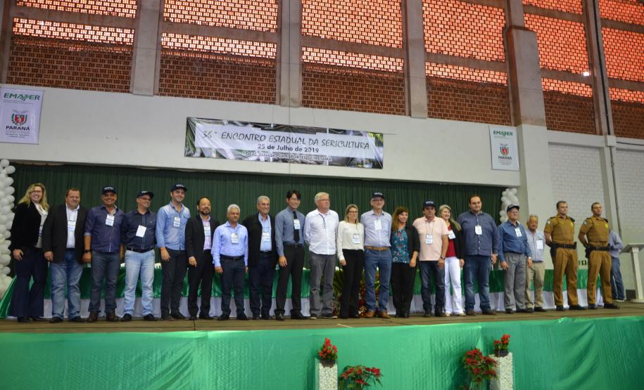 Cerca de 1,5 mil pessoas, entre produtores, técnicos, estudantes e representantes de empresas envolvidas com o setor, participaram do 36º Encontro Estadual de Sericicultura, em Iretama. O ganhe real em pequenas propriedades e as inovações atraem produtores jovens para a atividade.