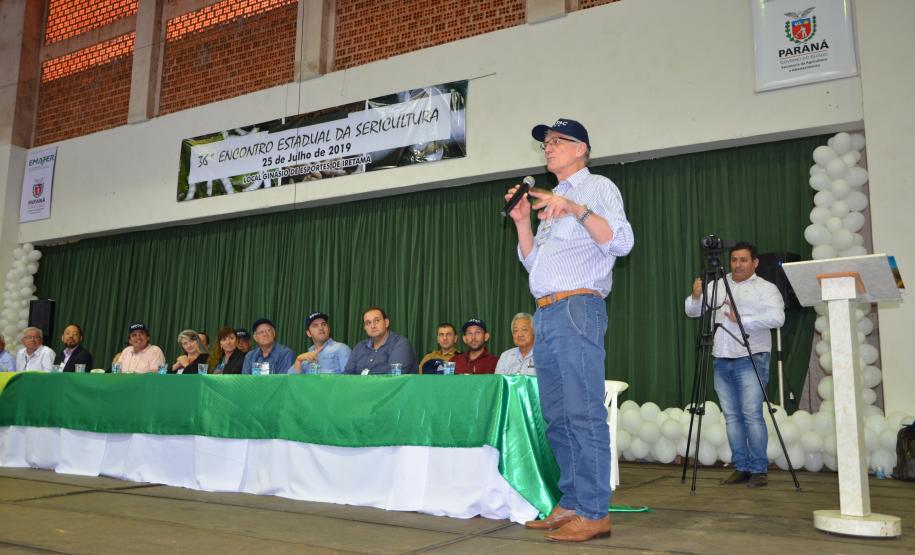 Cerca de 1,5 mil pessoas, entre produtores, técnicos, estudantes e representantes de empresas envolvidas com o setor, participaram do 36º Encontro Estadual de Sericicultura, em Iretama. O ganhe real em pequenas propriedades e as inovações atraem produtores jovens para a atividade.