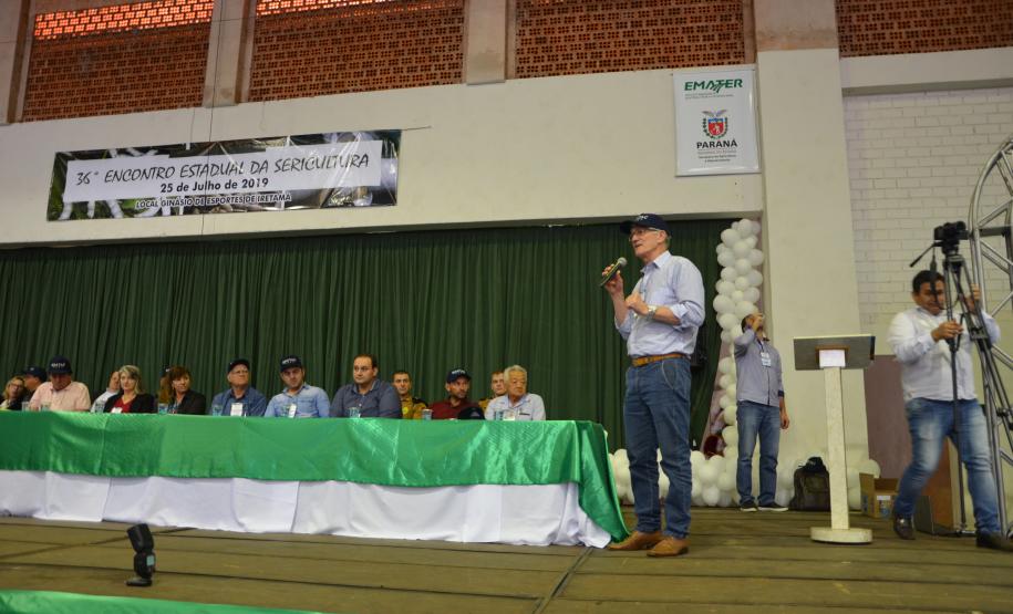 Cerca de 1,5 mil pessoas, entre produtores, técnicos, estudantes e representantes de empresas envolvidas com o setor, participaram do 36º Encontro Estadual de Sericicultura, em Iretama. O ganhe real em pequenas propriedades e as inovações atraem produtores jovens para a atividade.