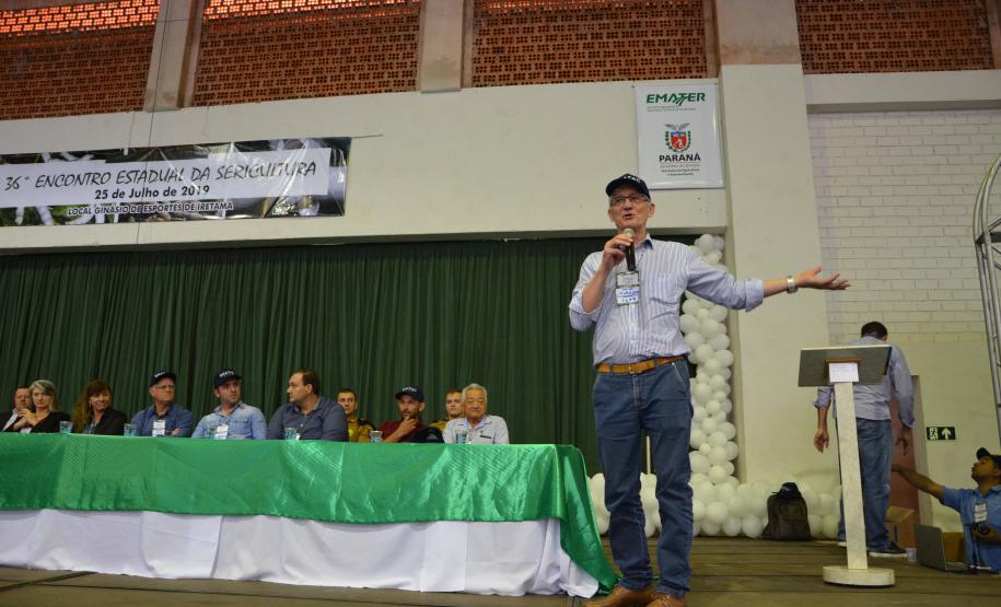 Cerca de 1,5 mil pessoas, entre produtores, técnicos, estudantes e representantes de empresas envolvidas com o setor, participaram do 36º Encontro Estadual de Sericicultura, em Iretama. O ganhe real em pequenas propriedades e as inovações atraem produtores jovens para a atividade.