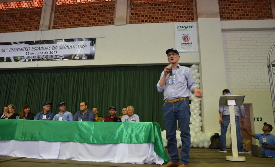 Cerca de 1,5 mil pessoas, entre produtores, técnicos, estudantes e representantes de empresas envolvidas com o setor, participaram do 36º Encontro Estadual de Sericicultura, em Iretama. O ganhe real em pequenas propriedades e as inovações atraem produtores jovens para a atividade.