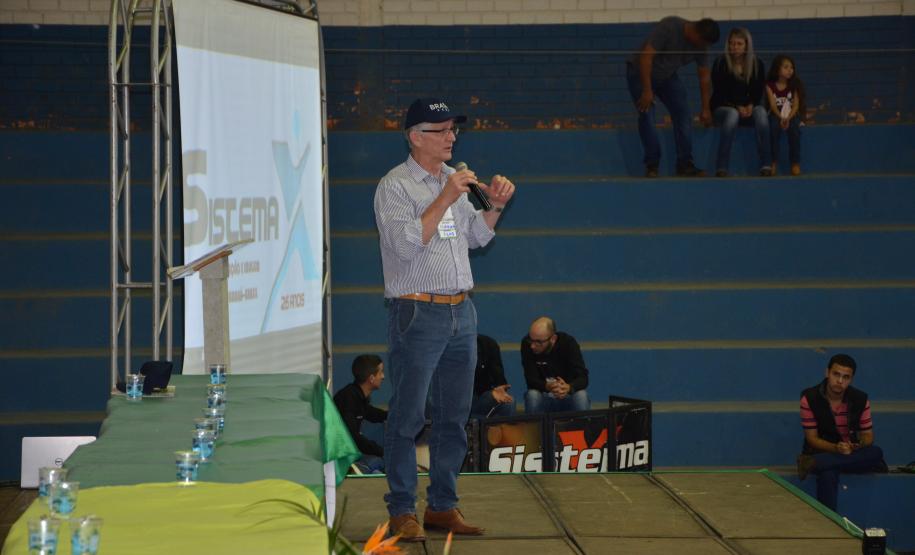 Cerca de 1,5 mil pessoas, entre produtores, técnicos, estudantes e representantes de empresas envolvidas com o setor, participaram do 36º Encontro Estadual de Sericicultura, em Iretama. O ganhe real em pequenas propriedades e as inovações atraem produtores jovens para a atividade.