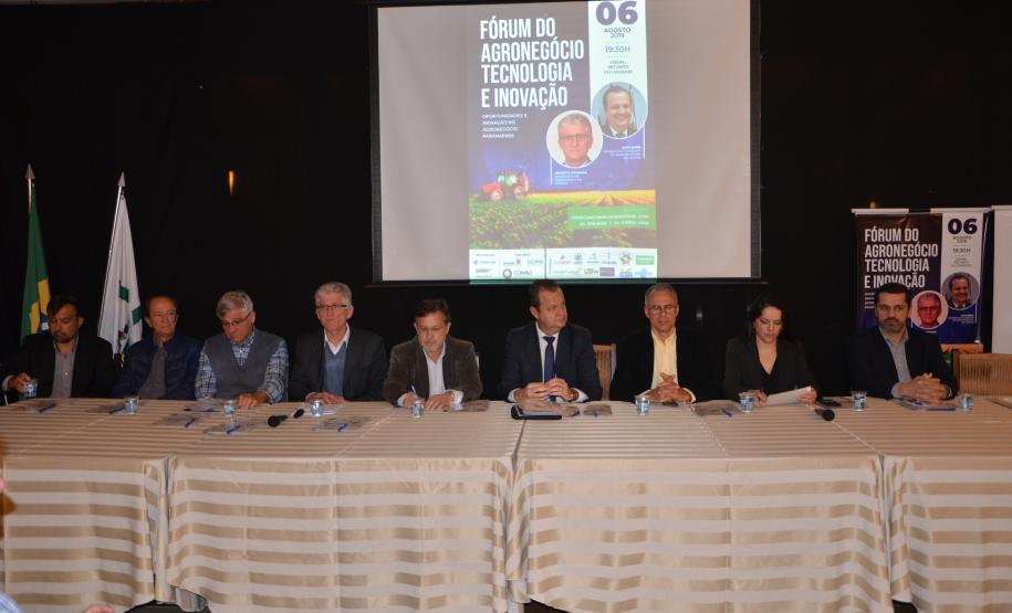 Ao participar do 1º. Fórum do Agronegócio, Tecnologia e Inovação, em Campo Mourão, o secretário da Agricultura, Norberto Ortigara, disse que nova revolução inclui robotização, drones e inteligência artificial, além da biotecnologia.