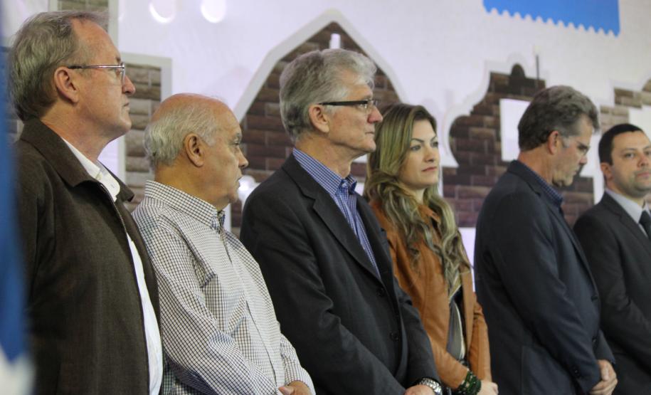 Produtores recebem novos tratores