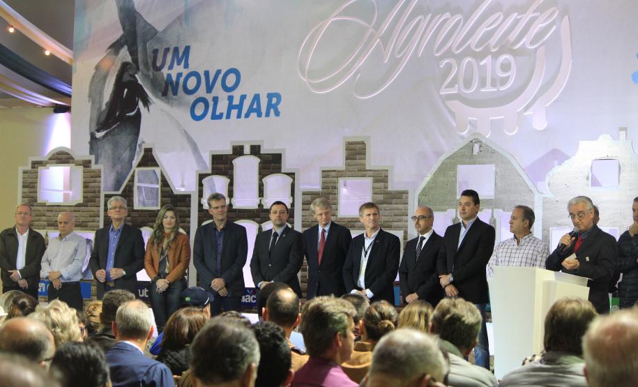 Produtores recebem novos tratores