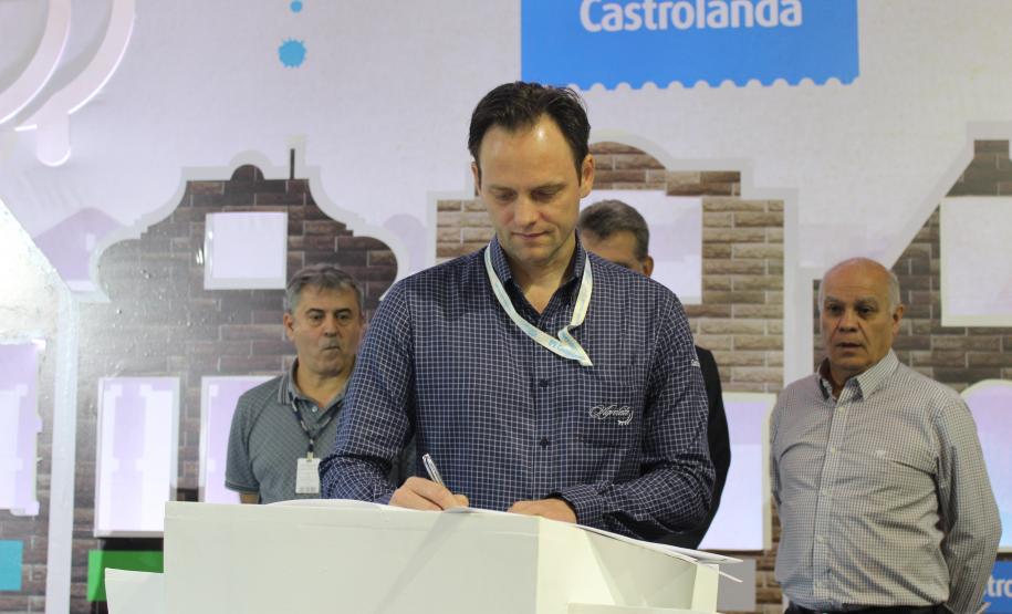 Produtores recebem novos tratores