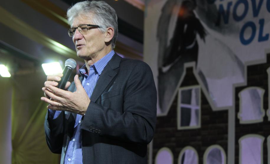 Produtores recebem novos tratores