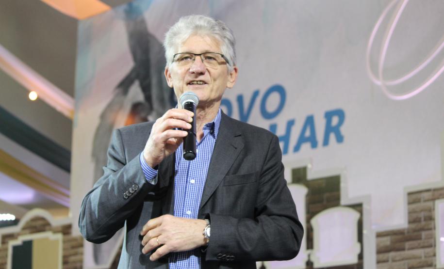 Produtores recebem novos tratores