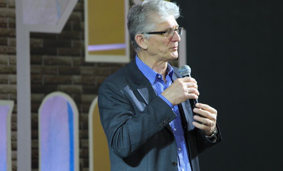 Produtores recebem novos tratores