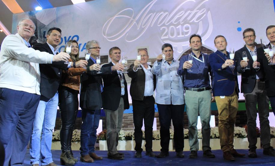 Produtores recebem novos tratores