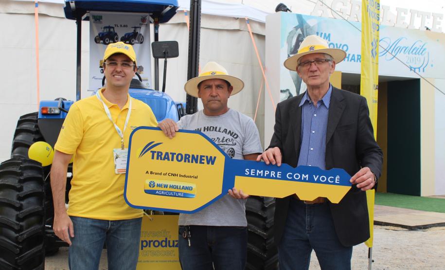 Produtores recebem novos tratores