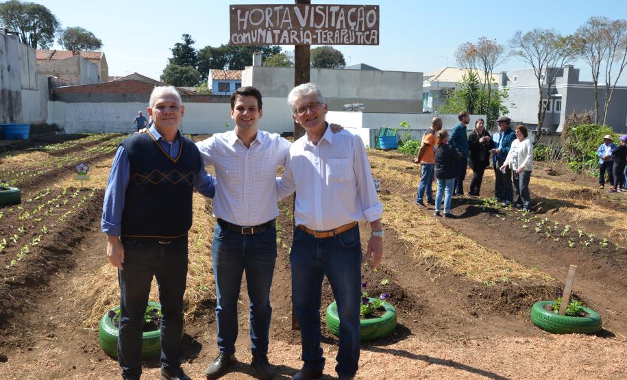 Secretário de Segurança Alimentar e Nutricional de Curitiba, Luiz Dâmaso Gusi, vice-prefeito de Curitiba, Eduardo Pimentel, e secretário de Estado da Agricultura e do Abastecimento, Norberto OPrtigara