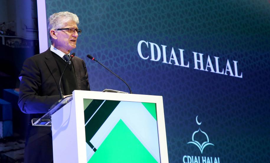 Ortigara destaca capacidade do Paraná de produzir alimentos de qualidade Secretário foi moderador de painel sobre proteína animal em Fórum de Agricultura da América do Sul