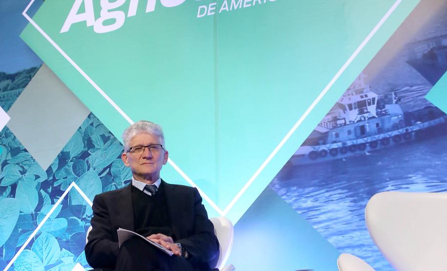 Ortigara destaca capacidade do Paraná de produzir alimentos de qualidade Secretário foi moderador de painel sobre proteína animal em Fórum de Agricultura da América do Sul