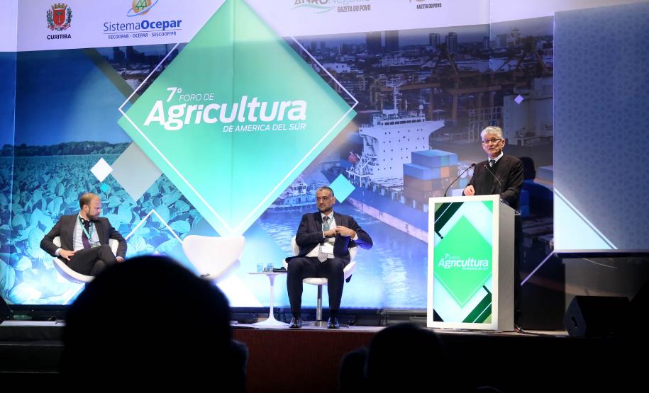 Ortigara destaca capacidade do Paraná de produzir alimentos de qualidade Secretário foi moderador de painel sobre proteína animal em Fórum de Agricultura da América do Sul