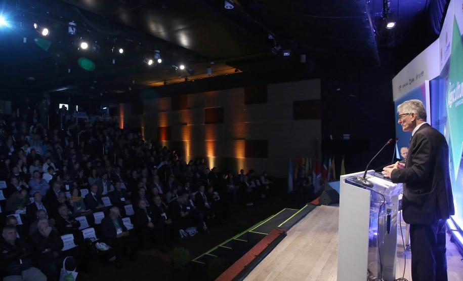 Ortigara destaca capacidade do Paraná de produzir alimentos de qualidade Secretário foi moderador de painel sobre proteína animal em Fórum de Agricultura da América do Sul