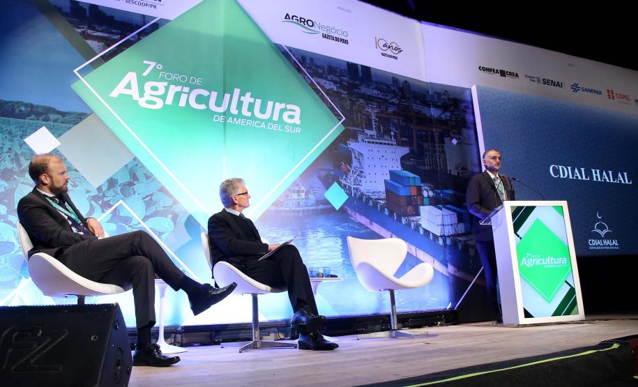 Ortigara destaca capacidade do Paraná de produzir alimentos de qualidade Secretário foi moderador de painel sobre proteína animal em Fórum de Agricultura da América do Sul