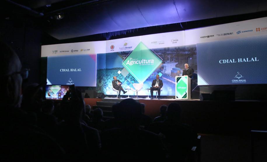 Ortigara destaca capacidade do Paraná de produzir alimentos de qualidade Secretário foi moderador de painel sobre proteína animal em Fórum de Agricultura da América do Sul