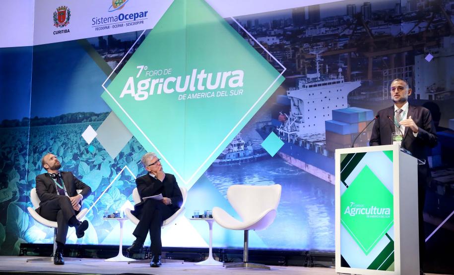 Ortigara destaca capacidade do Paraná de produzir alimentos de qualidade Secretário foi moderador de painel sobre proteína animal em Fórum de Agricultura da América do Sul
