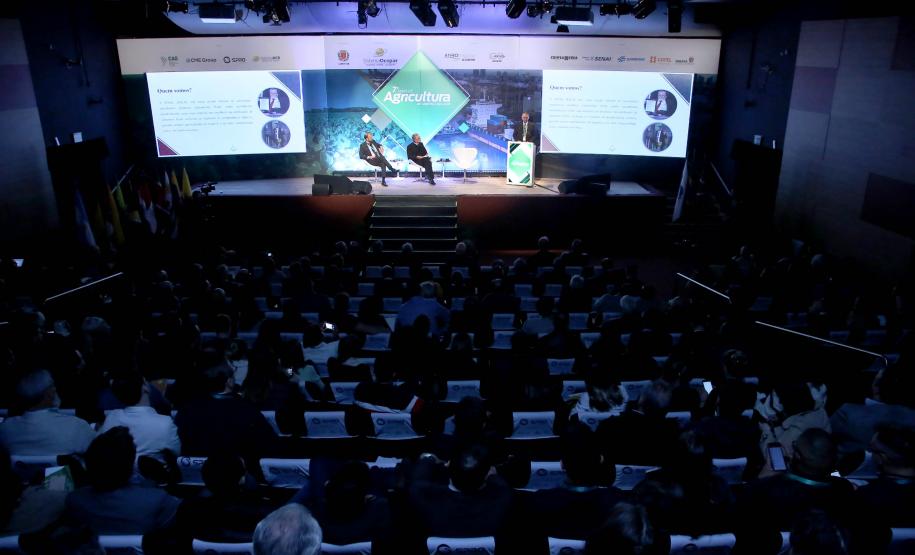 Ortigara destaca capacidade do Paraná de produzir alimentos de qualidade Secretário foi moderador de painel sobre proteína animal em Fórum de Agricultura da América do Sul