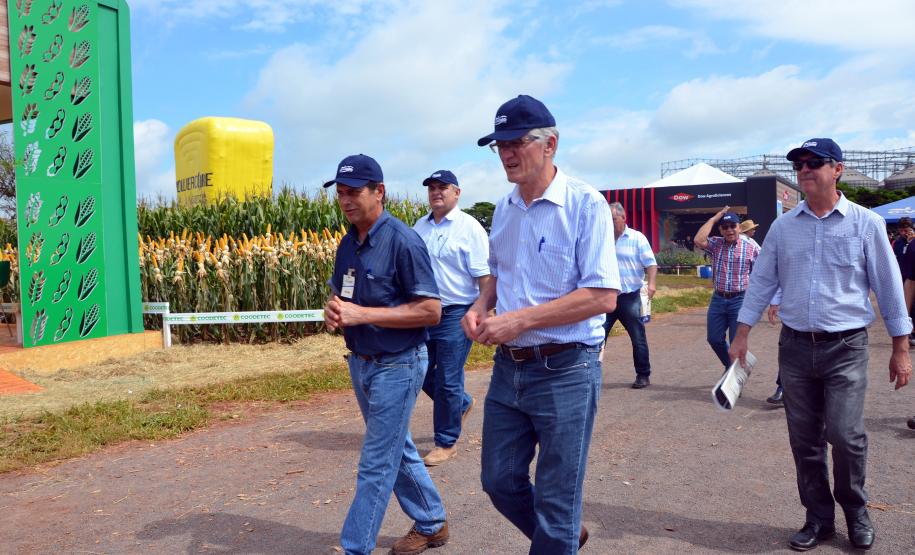 secretário Norberto Ortigara visita dia de campo da C.Vale