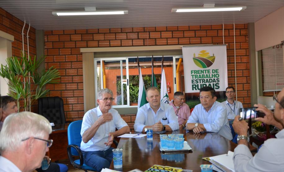reunião com dirigente da Copel e de cooperativas do Oeste do Paraná para tratar sobre melhorias no fornecimento de energia elétrica