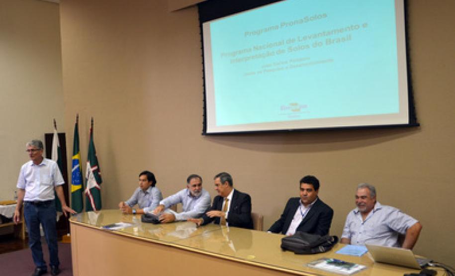 Embrapa apresenta pré-projeto do programa Pronasolos que terá o Paraná como prioridade