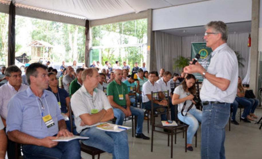 Secretário Norberto Ortigara participou de abertura de Congresso da Unicafes
