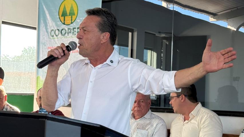 Secretário Marcio Nunes assina convênio em Umuarama para implantação de 40 estufas