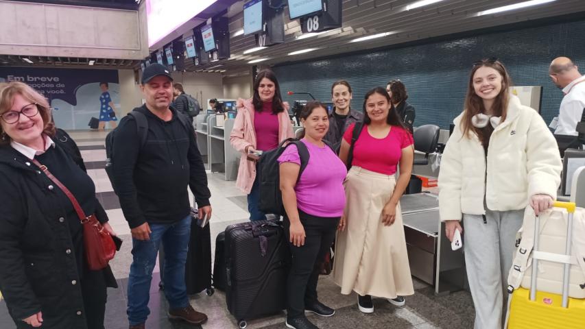 Sericicultoras premiadas pelo Governo do Paraná embarcam para a França