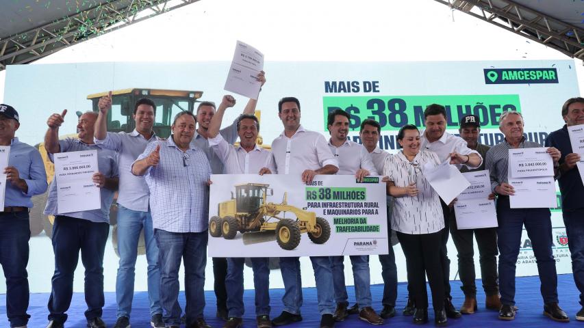 Estado anuncia R$ 38 milhões em máquinas para estradas rurais da região Centro-Sul