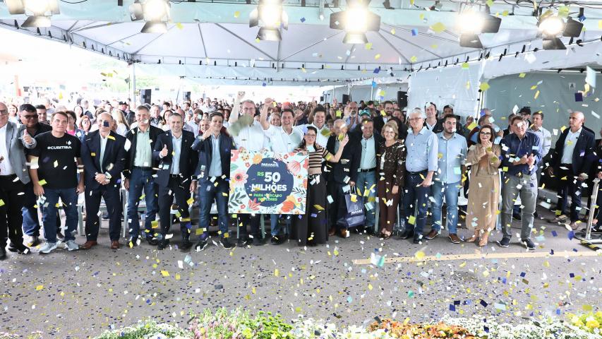  Ratinho Junior assina ordem de serviço do novo Mercado de Flores da Ceasa Curitiba