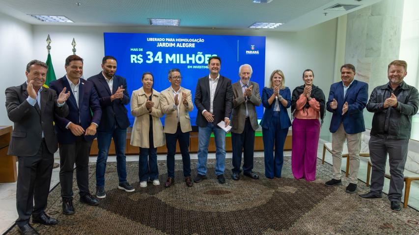  Ratinho Junior confirma R$ 372,5 milhões para 12 municípios de sete regiões 
