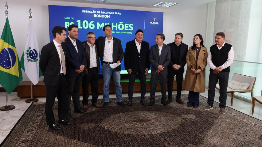  Ratinho Junior confirma R$ 741 milhões para infraestrutura urbana e rural de 12 municípios 