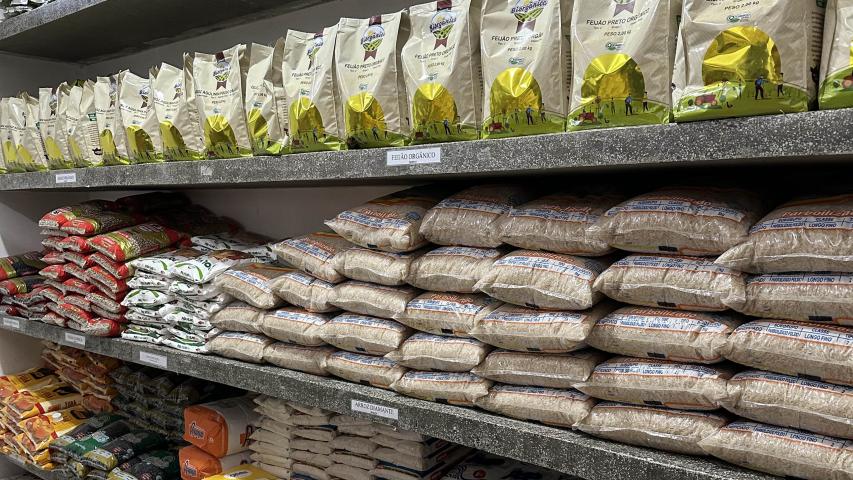 Remessa de 4,8 mil toneladas de alimentos abastece as escolas estaduais até o fim do ano